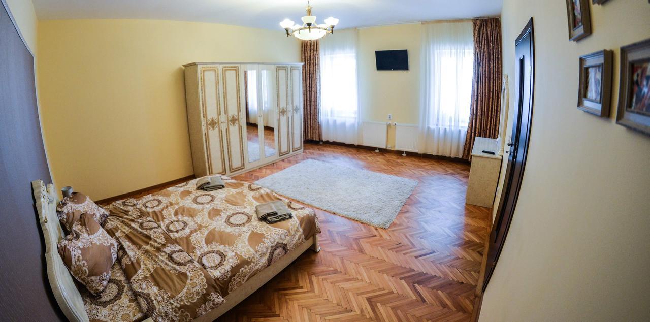 Apartment Luca Poarta Schei Брашов Экстерьер фото